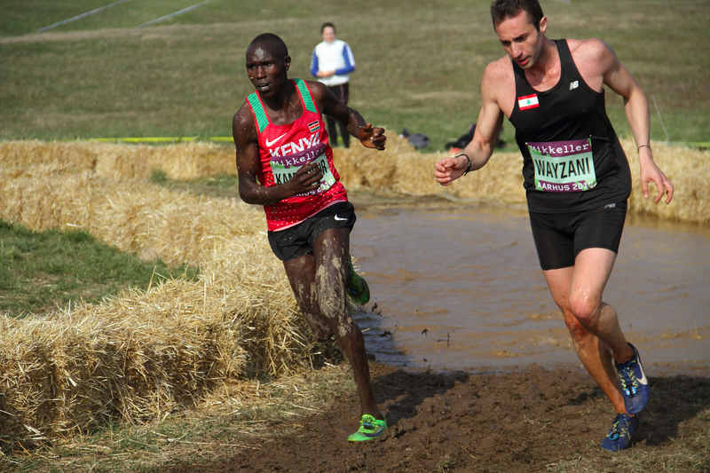 Kenyan Geoffrey Kamworor with about 1000 meters to go. Right is a lapped runner. Photo: Lone Dybdal